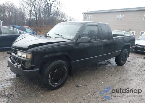 1997 Chevrolet K1500 Fleetside z USA, uszkodzony, nr VIN 2GCEK19R3V1148422